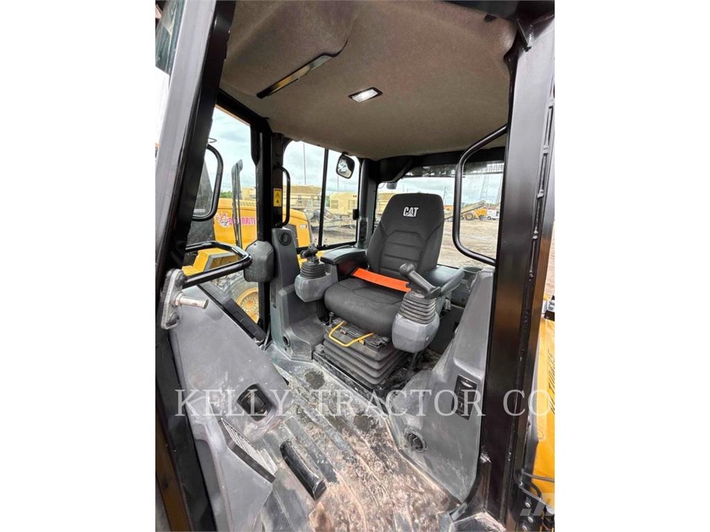 CAT D4-16VP Buldožeri gusjeničari