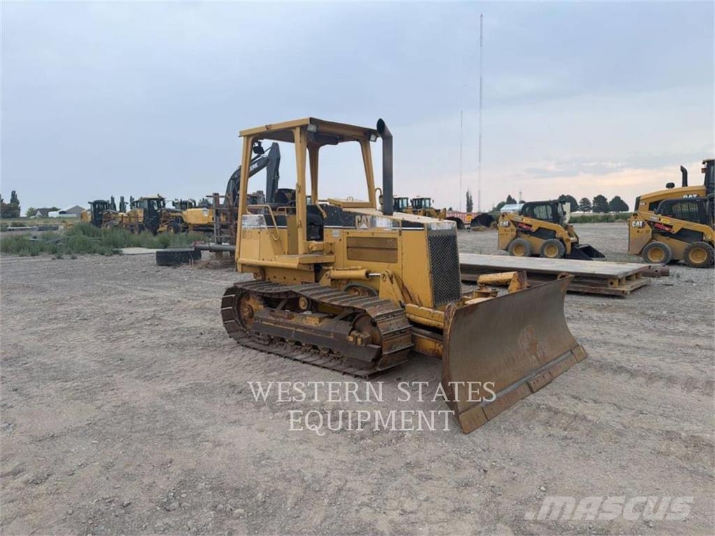 CAT D4C Buldozer sobre oruga