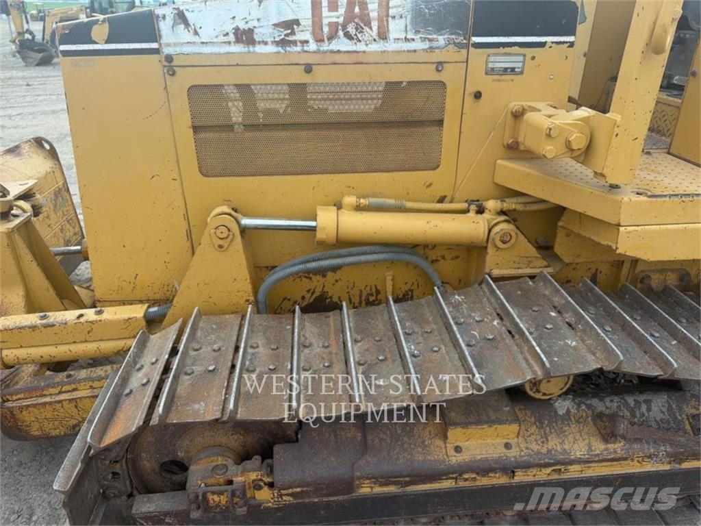 CAT D4C Buldozer sobre oruga