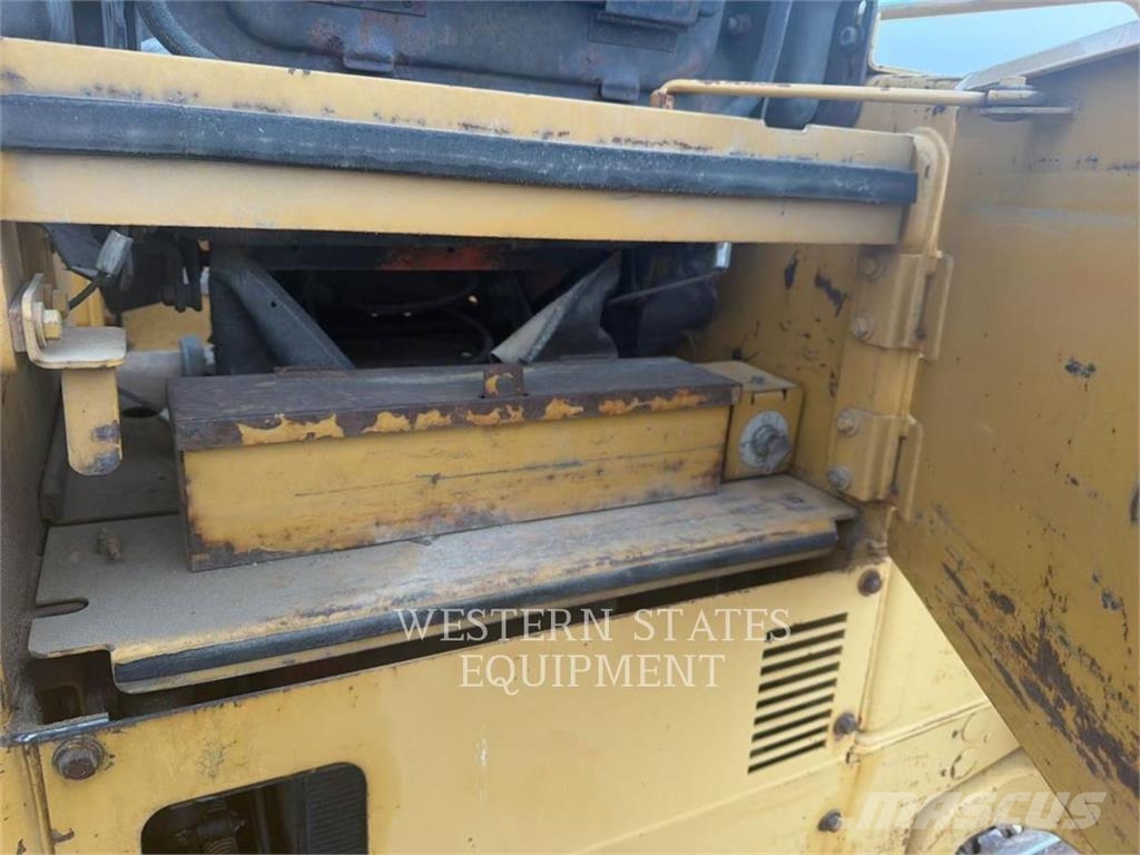 CAT D4C Buldozer sobre oruga