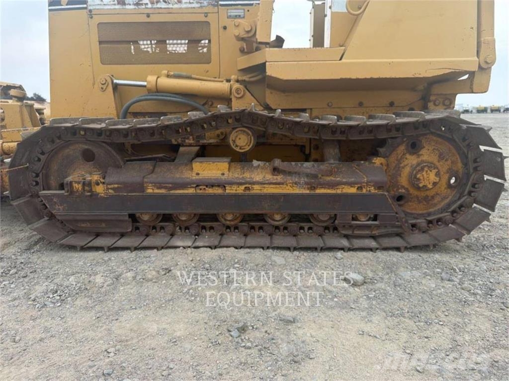 CAT D4C Buldozer sobre oruga