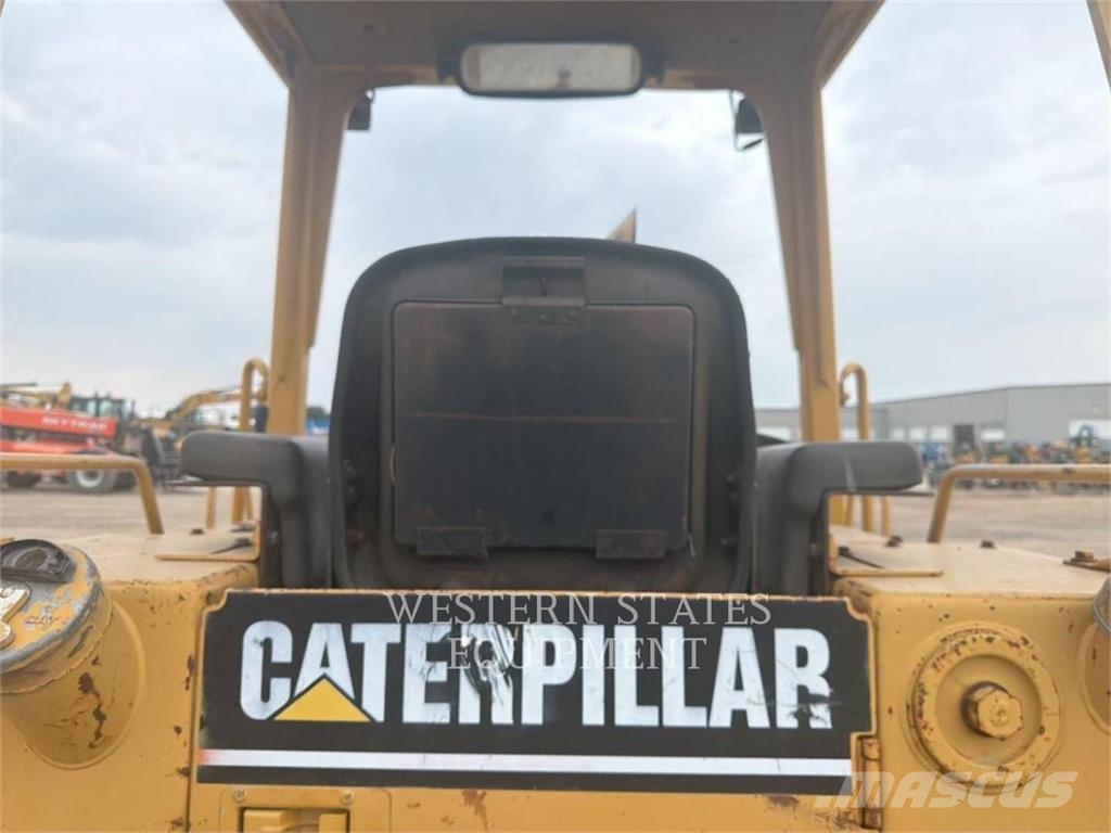 CAT D4C Buldozer sobre oruga