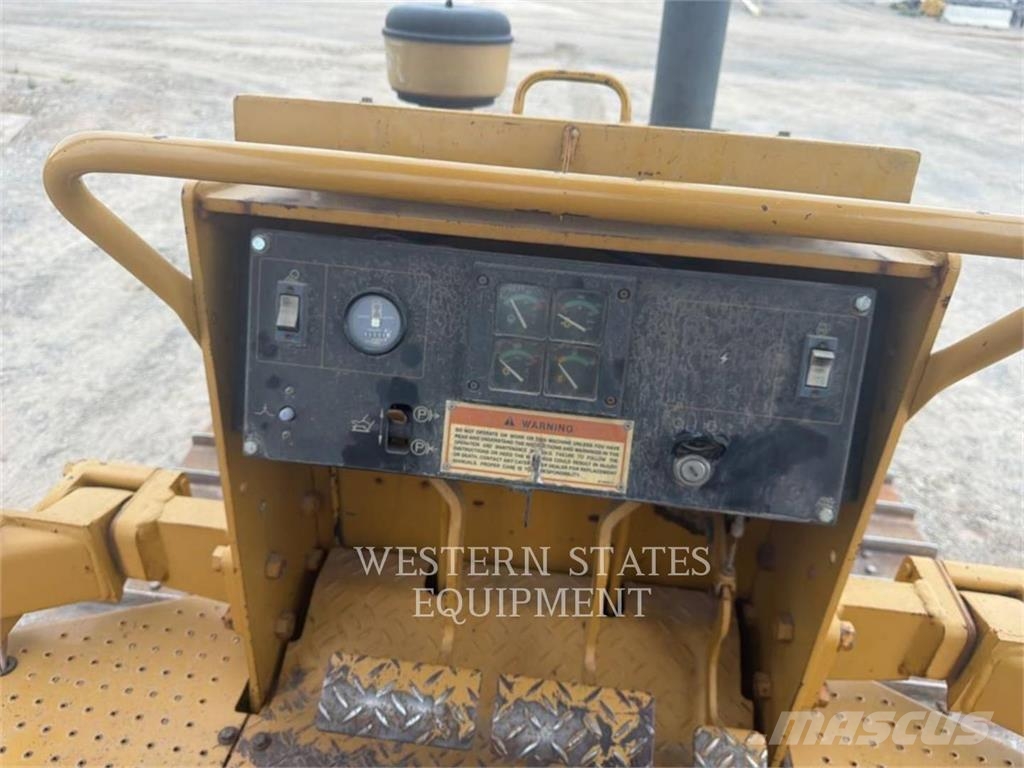 CAT D4C Buldozer sobre oruga
