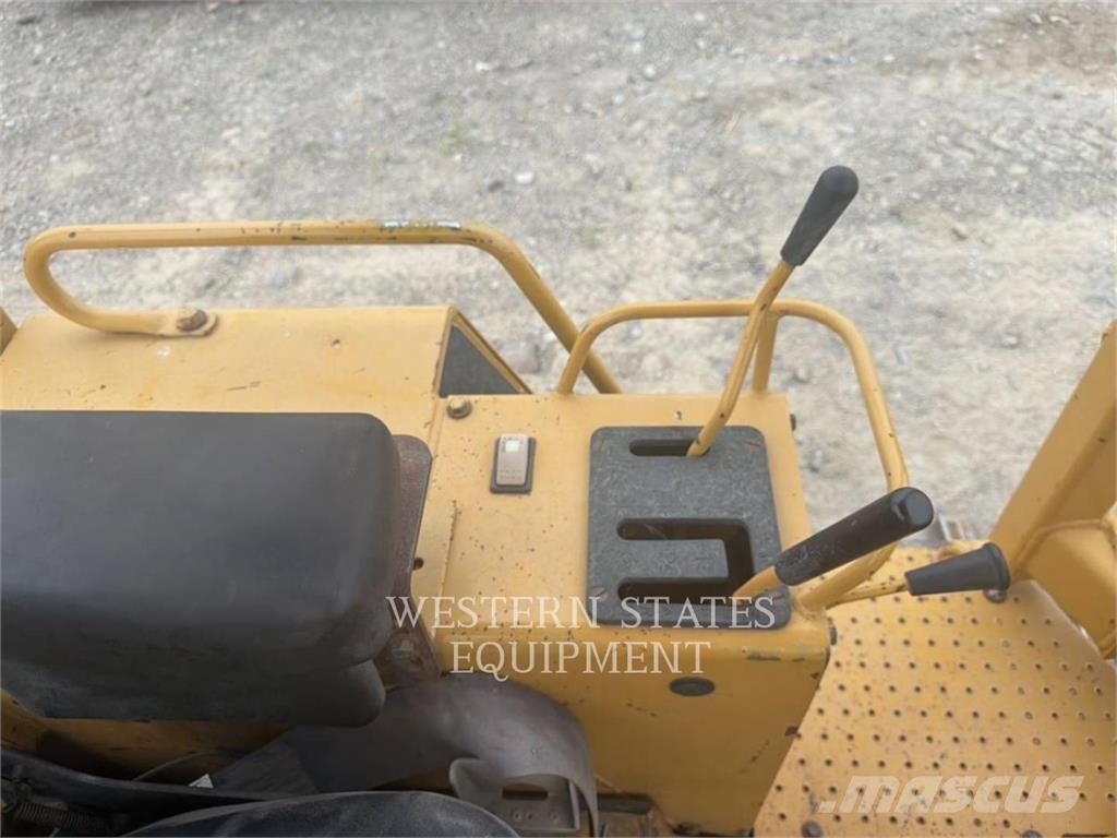 CAT D4C Buldozer sobre oruga