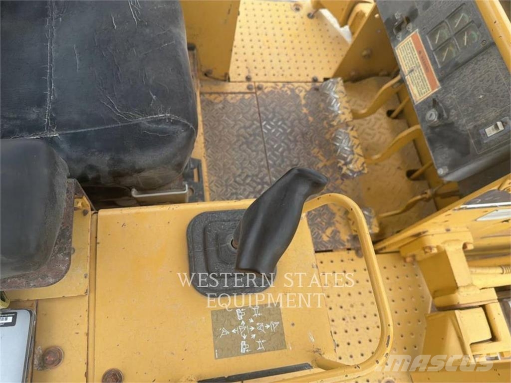 CAT D4C Buldozer sobre oruga