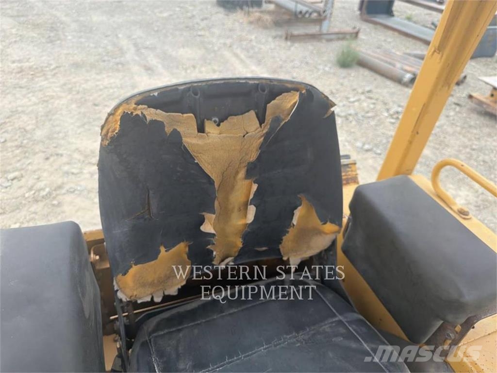 CAT D4C Buldozer sobre oruga