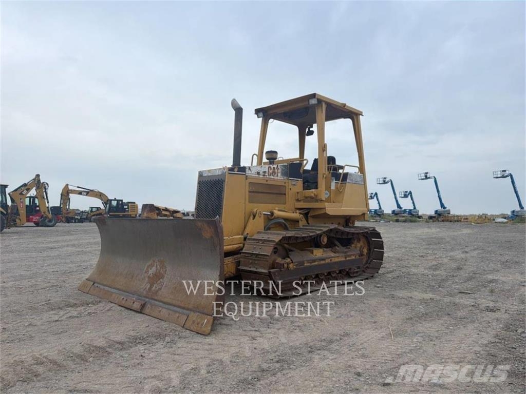 CAT D4C Buldozer sobre oruga
