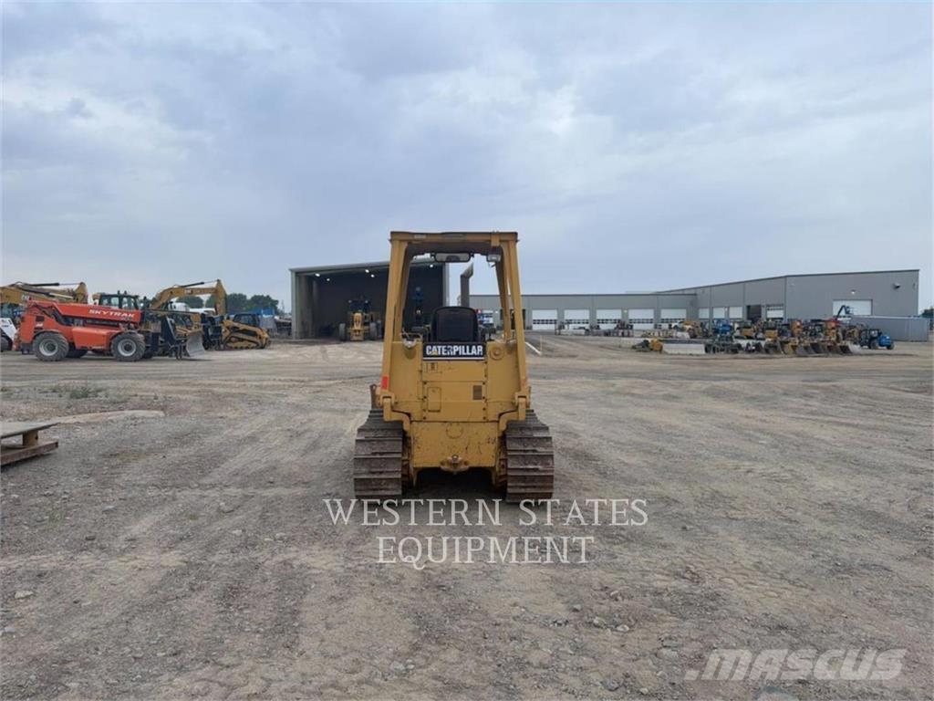CAT D4C Buldozer sobre oruga