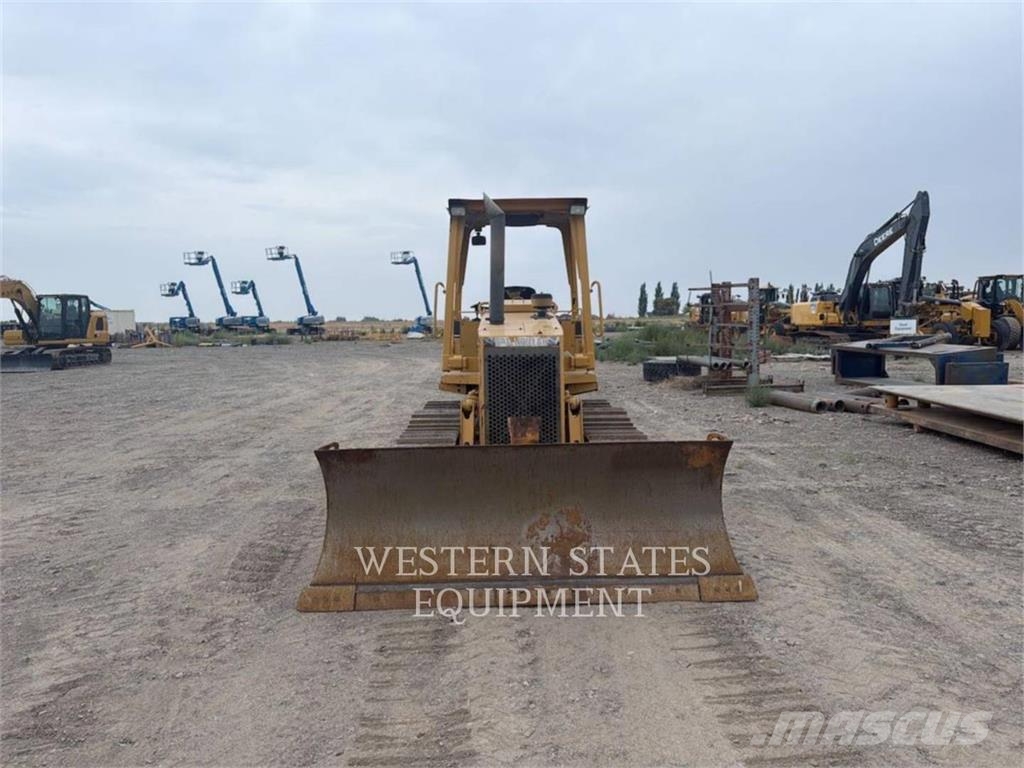 CAT D4C Buldozer sobre oruga