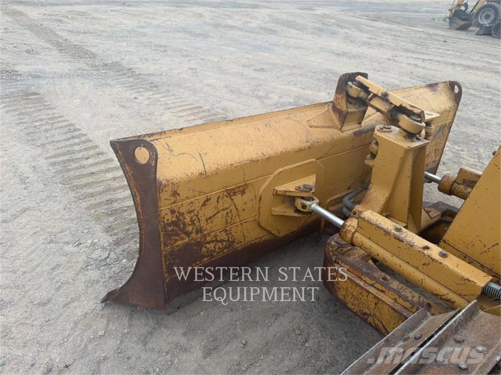 CAT D4C Buldozer sobre oruga