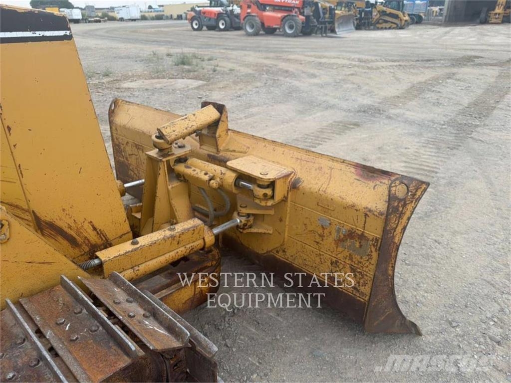 CAT D4C Buldozer sobre oruga