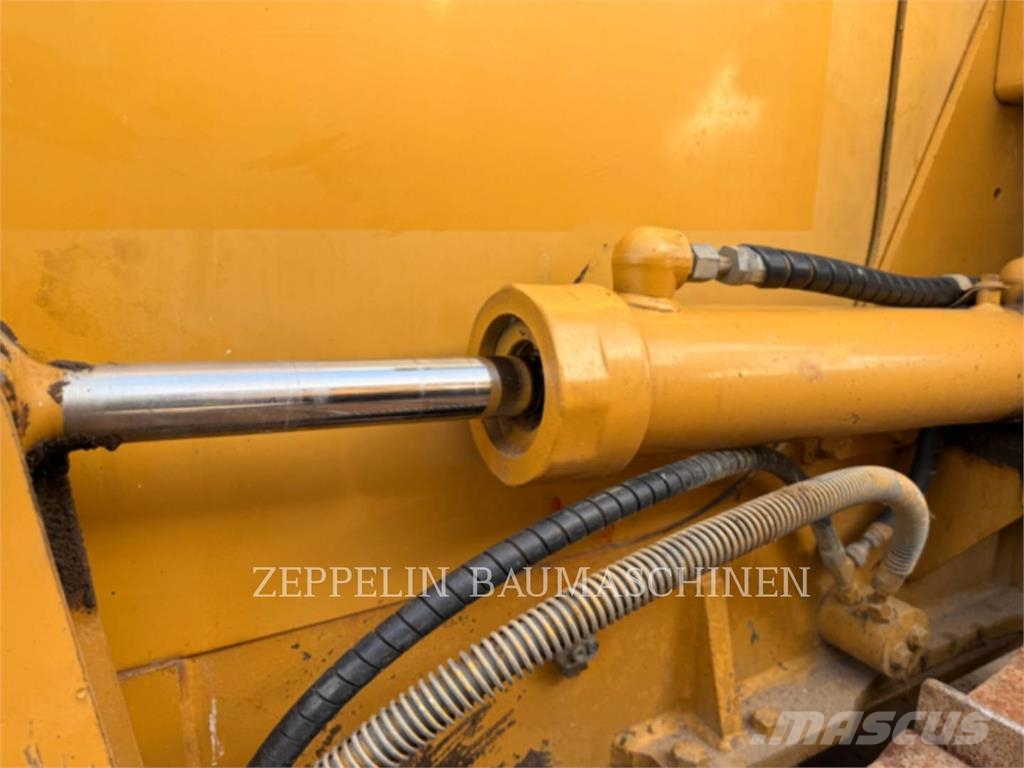CAT D4CM Buldožerji goseničarji