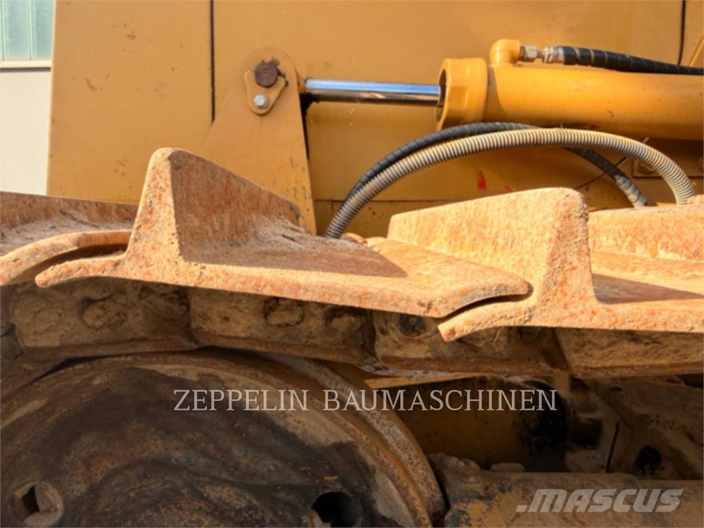 CAT D4CM Buldožerji goseničarji