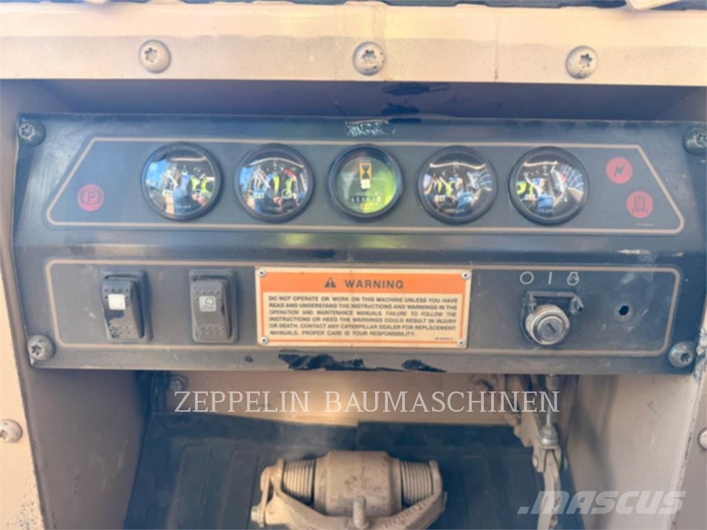 CAT D4CM Buldožerji goseničarji