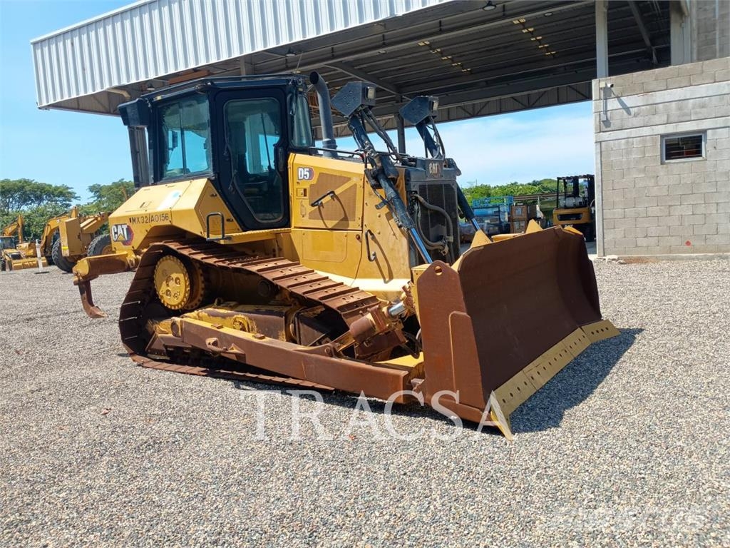 CAT D5 Гусеничные бульдозеры