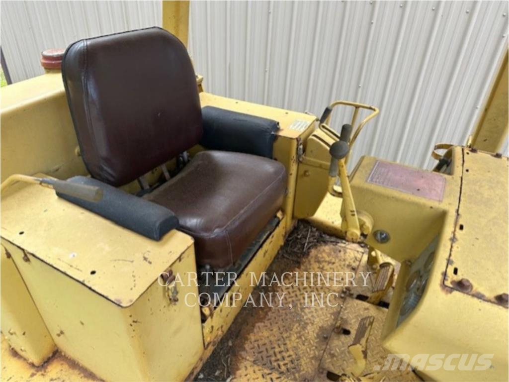 CAT D5 履帶推土機