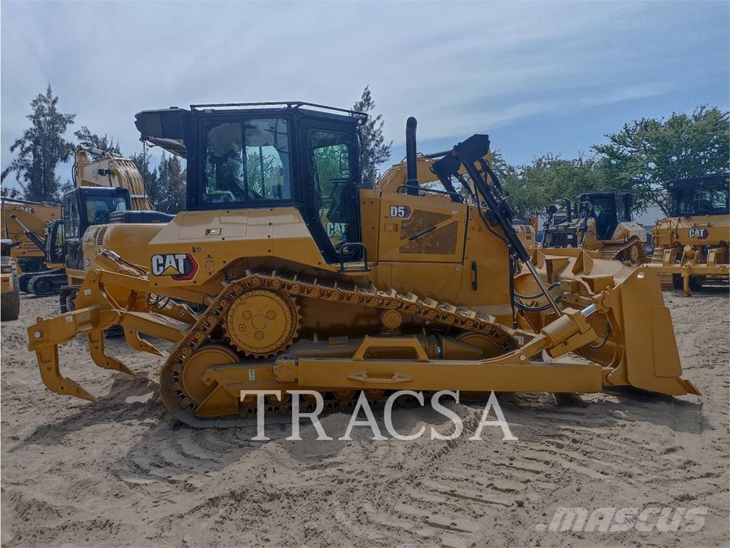 CAT D5 Buldožerji goseničarji
