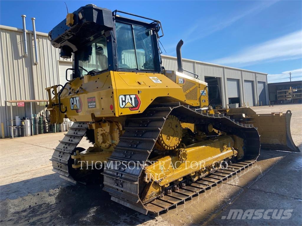 CAT D5 بلدوزرات مجنزرة