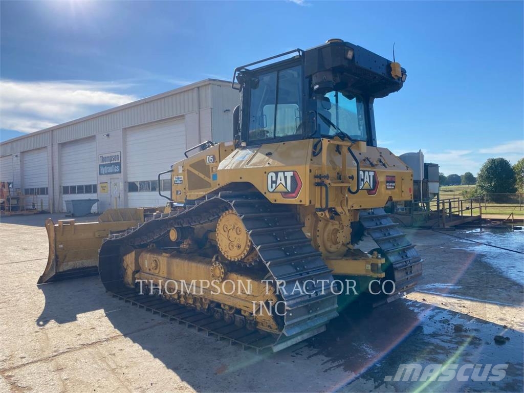 CAT D5 بلدوزرات مجنزرة
