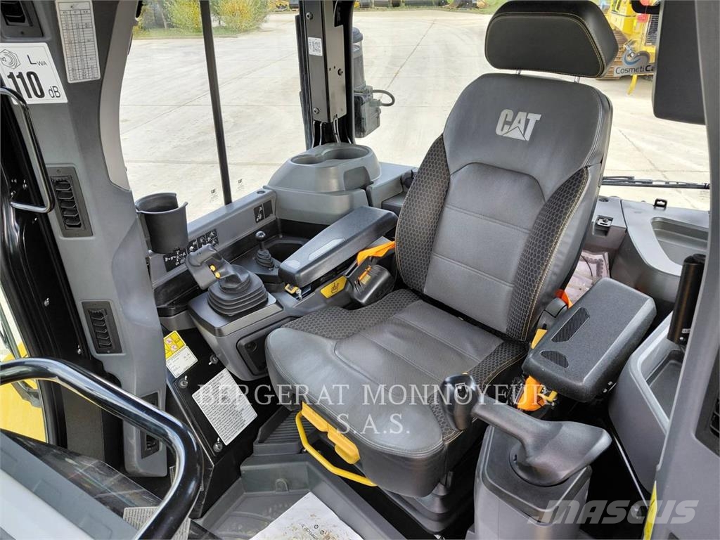 CAT D5 履帶推土機