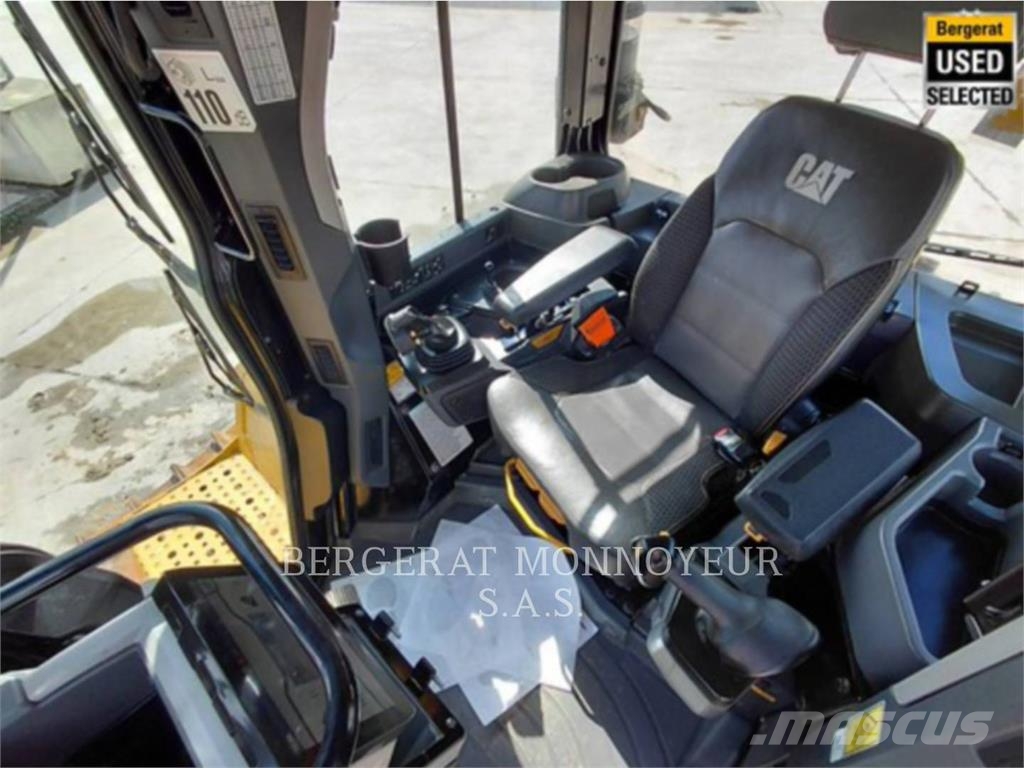 CAT D5 履帶推土機