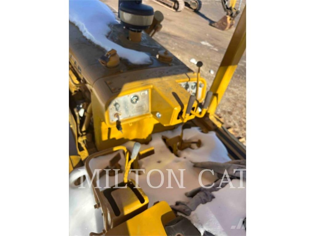CAT D5 履帶推土機