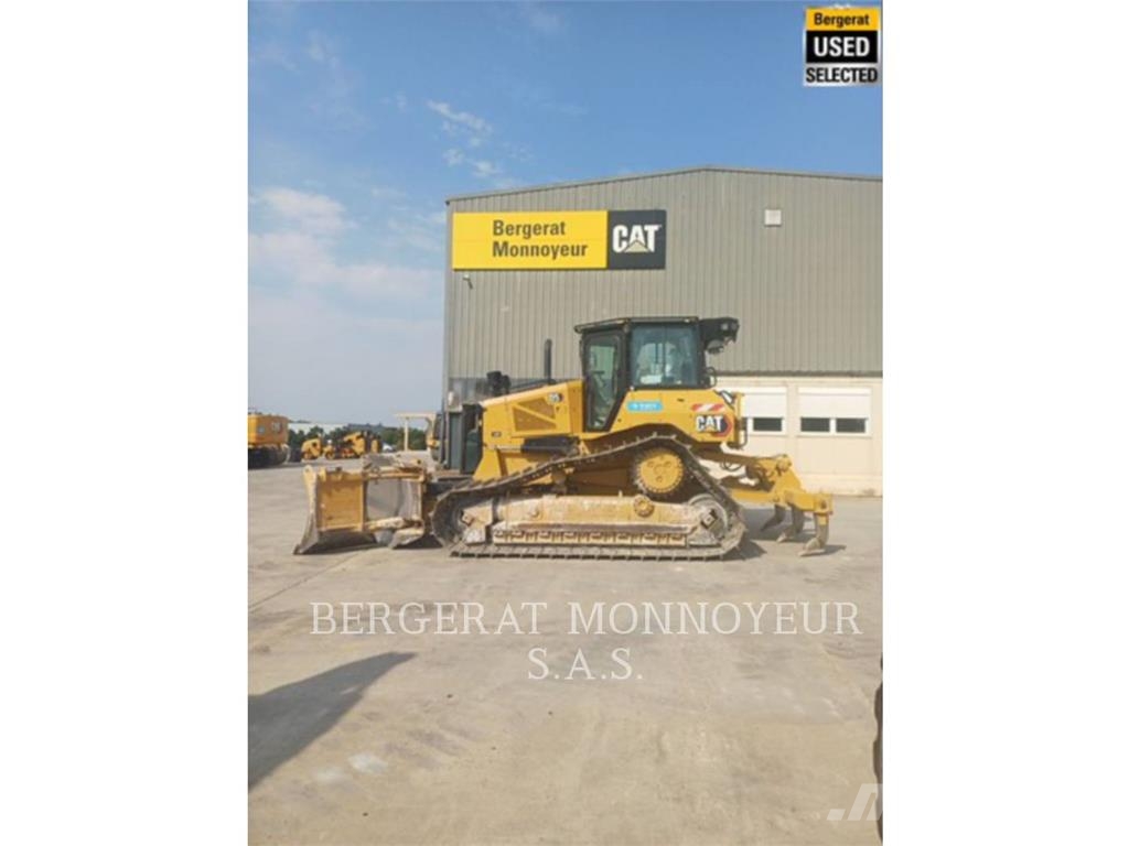 CAT D5 بلدوزرات مجنزرة