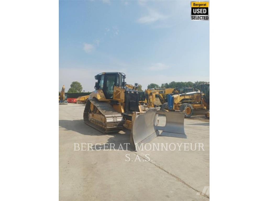 CAT D5 بلدوزرات مجنزرة