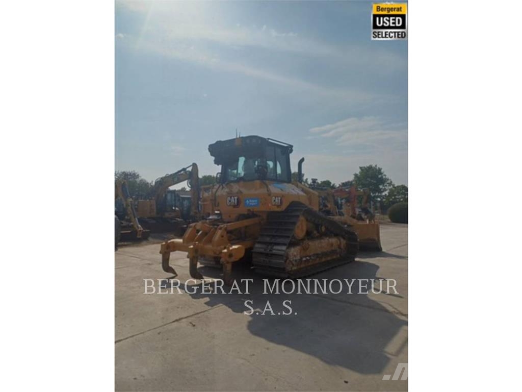 CAT D5 بلدوزرات مجنزرة