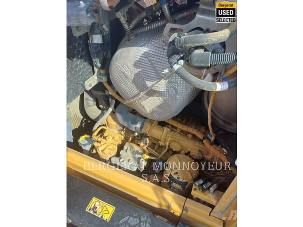 CAT D5 بلدوزرات مجنزرة