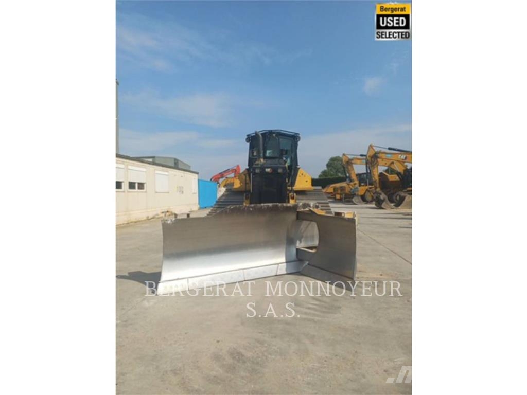 CAT D5 بلدوزرات مجنزرة