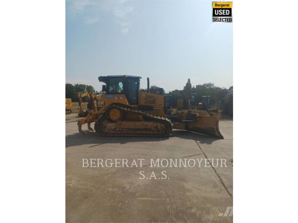 CAT D5 بلدوزرات مجنزرة