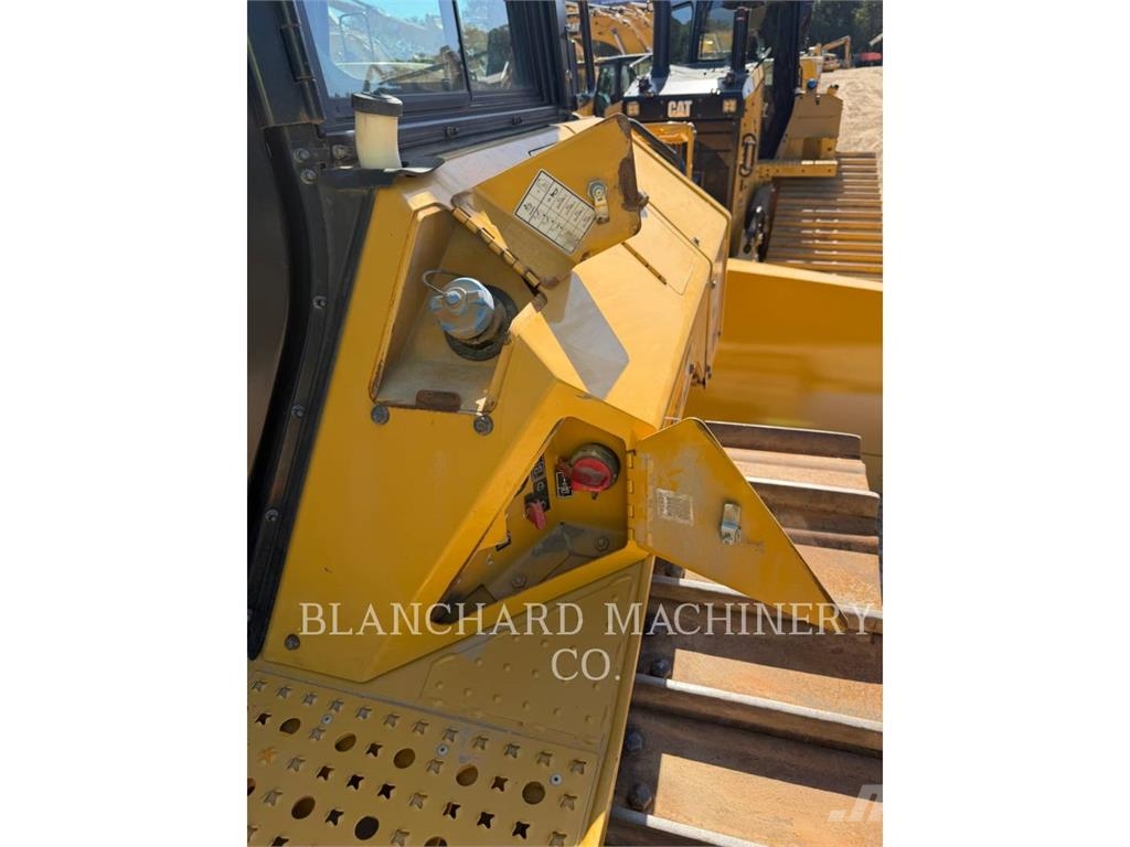 CAT D5- LGP Kāpurķēžu buldozeri