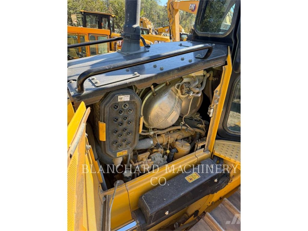 CAT D5- LGP Kāpurķēžu buldozeri