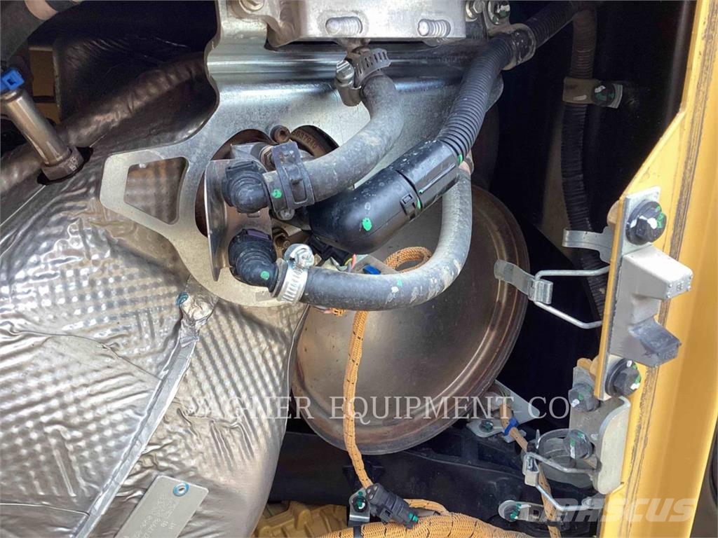 CAT D5 VP Telaketjupuskutraktorit