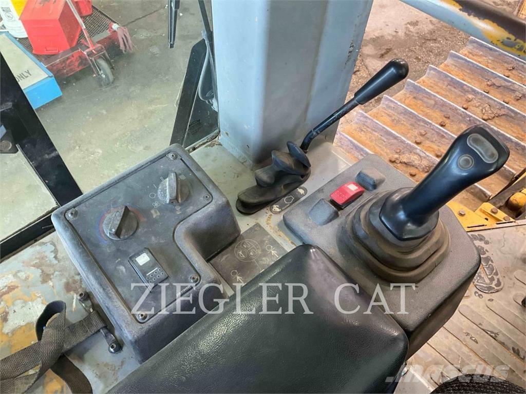 CAT D5G Kāpurķēžu buldozeri