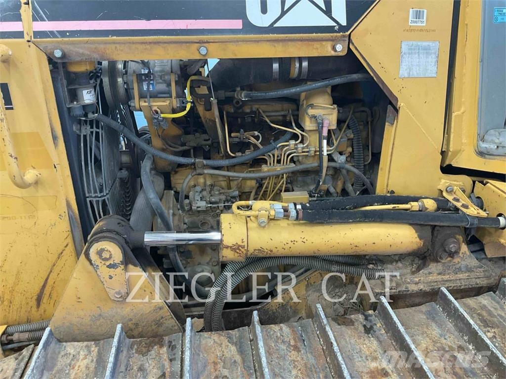 CAT D5G Kāpurķēžu buldozeri