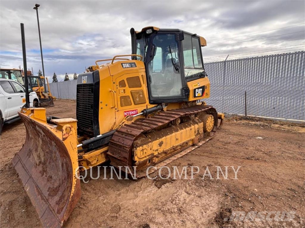 CAT D5K2 بلدوزرات مجنزرة