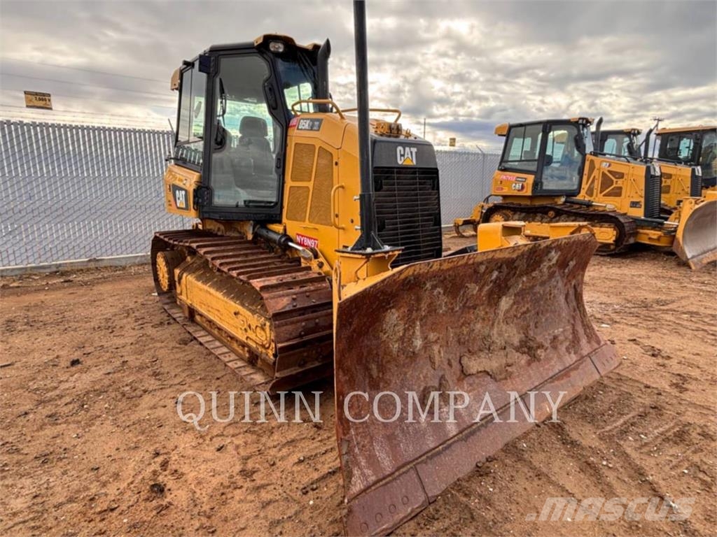 CAT D5K2 بلدوزرات مجنزرة