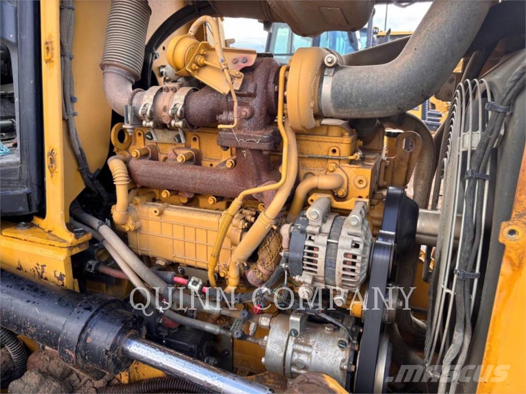 CAT D5K2 بلدوزرات مجنزرة