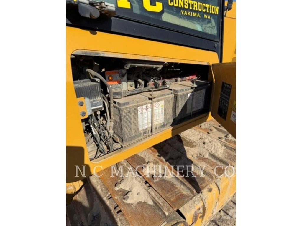 CAT D5K2 XL Buldozer sobre oruga