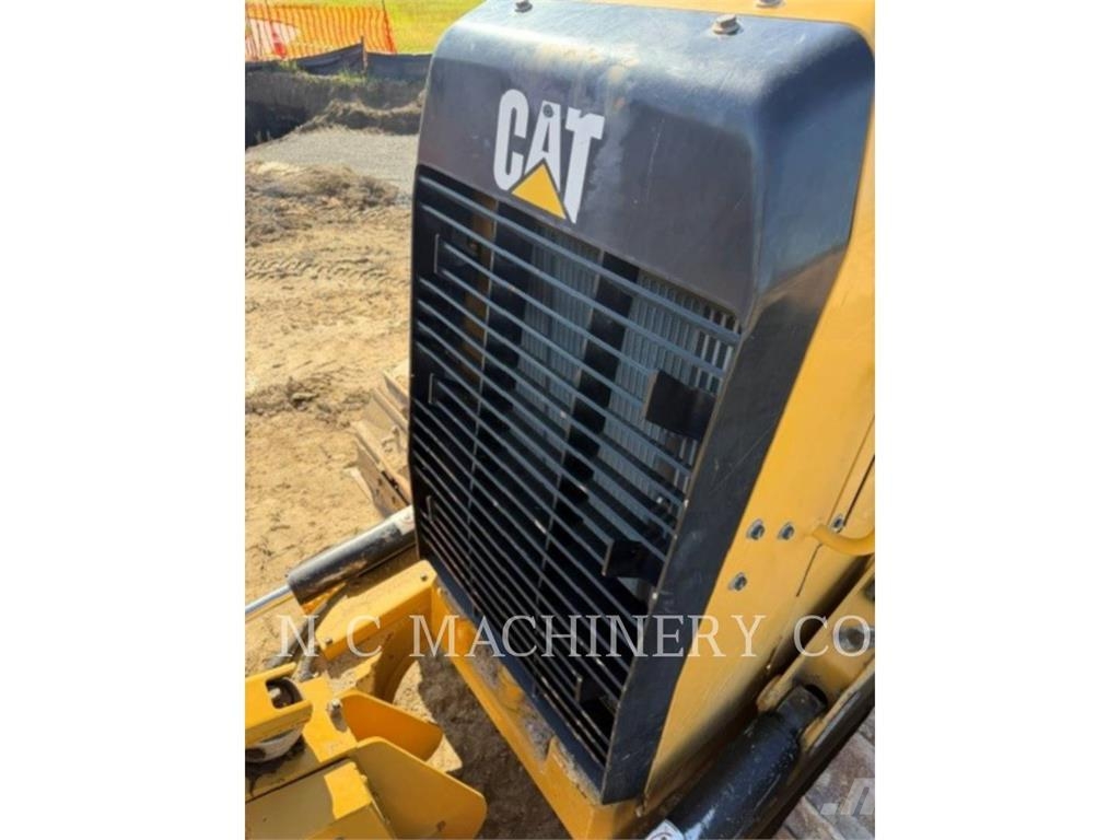 CAT D5K2 XL Buldozer sobre oruga