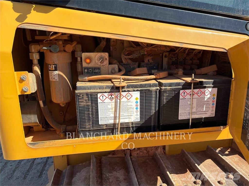 CAT D5K2LGP Buldožerji goseničarji