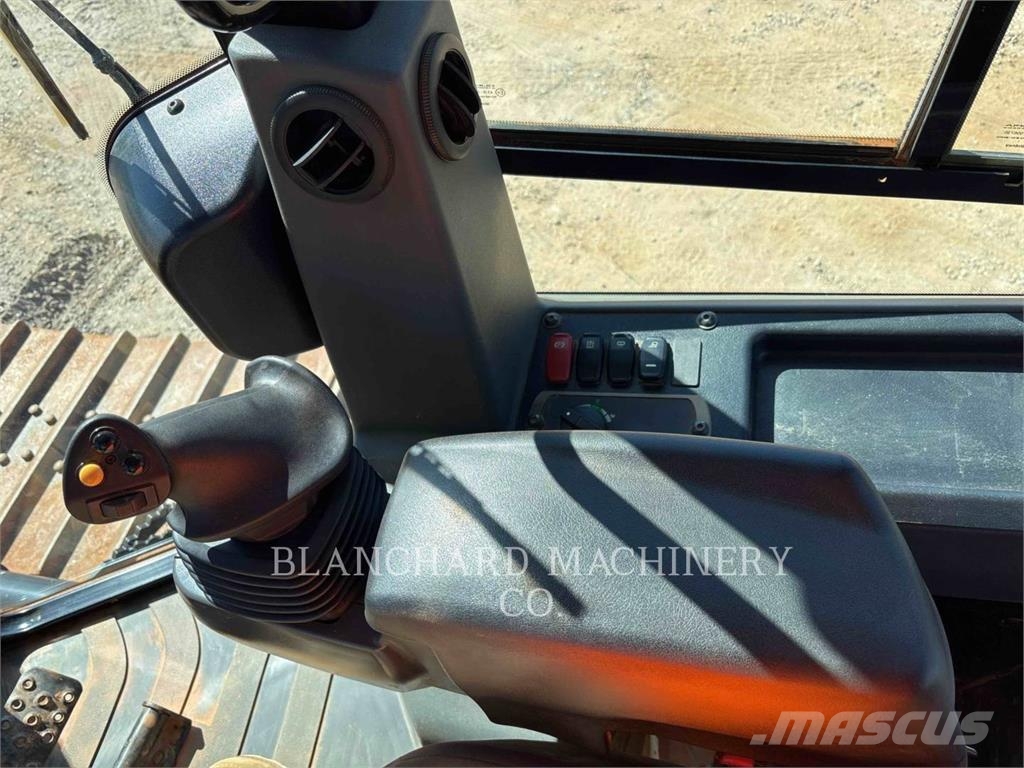 CAT D5K2LGP Buldožerji goseničarji