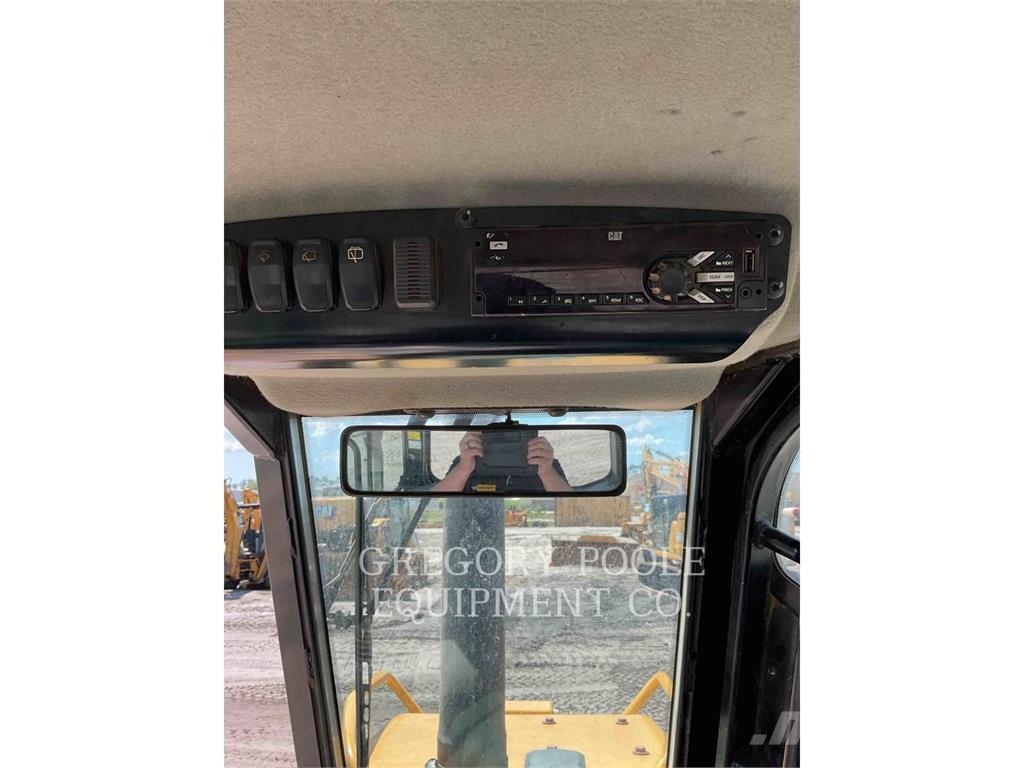 CAT D5K2LGP Гусеничні бульдозери