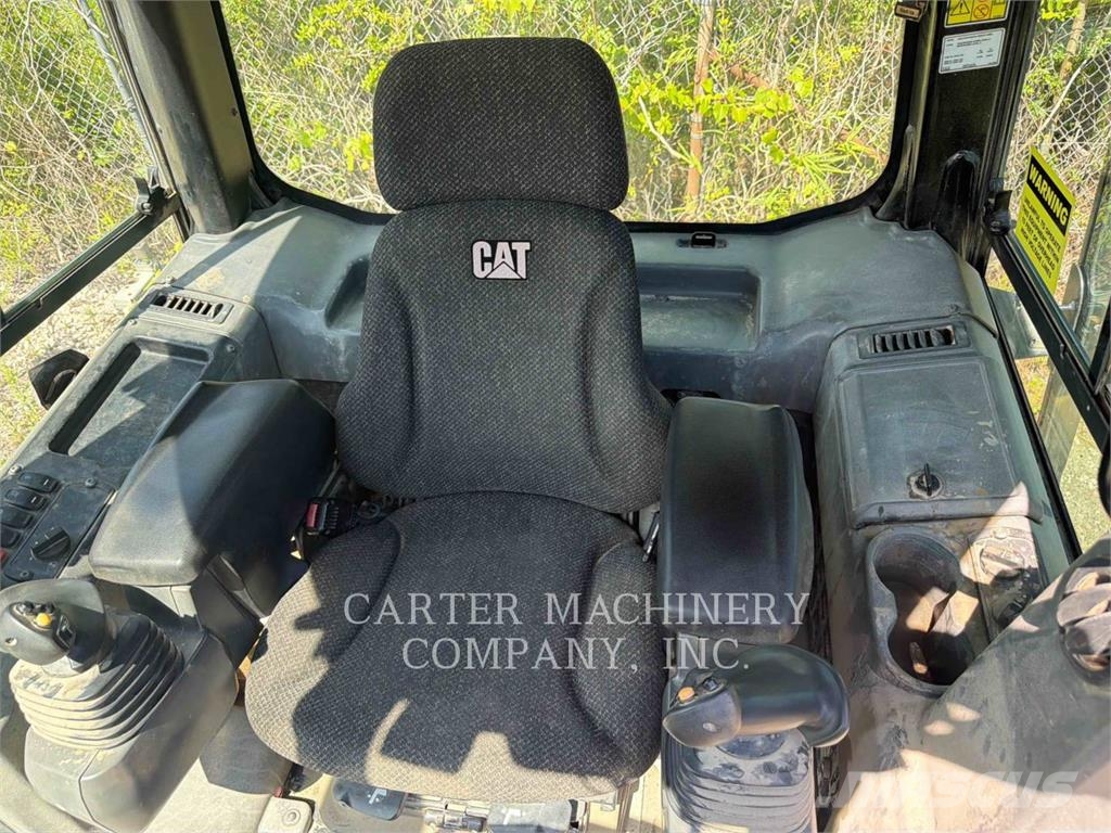 CAT D5K2LGP AR 履帶推土機