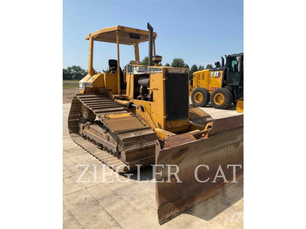 CAT D5M 履帶推土機