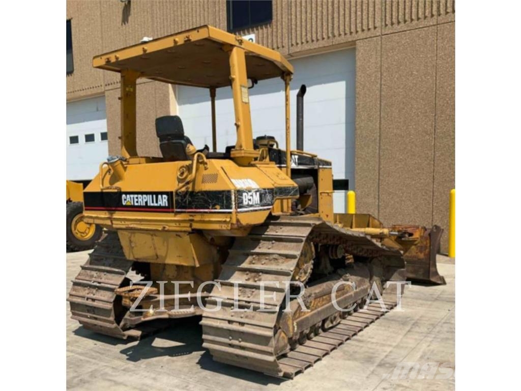 CAT D5M 履帶推土機