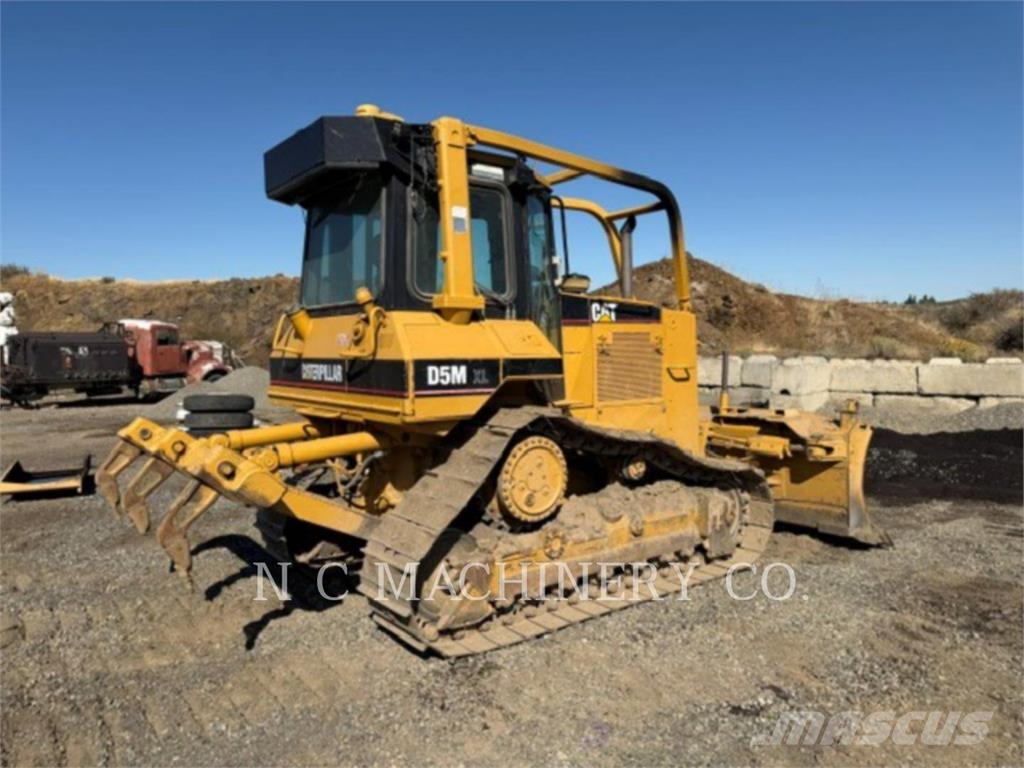 CAT D5MXL Buldozer sobre oruga