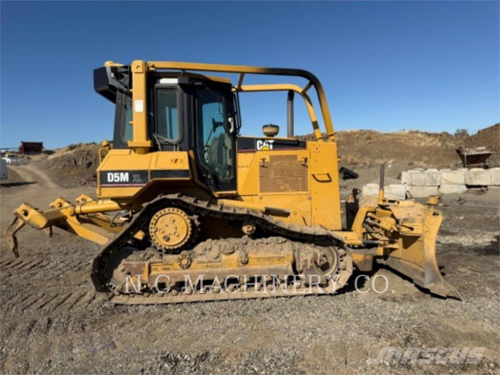 CAT D5MXL Buldozer sobre oruga